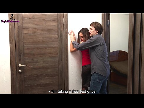 ❤️ Σέξι μεσίτρια τραβάει αισθησιακά το μουνί της και γαμάει ενώ πουλάει το διαμέρισμά της - Krempai ️ Πορνό βίντεο ❌❤