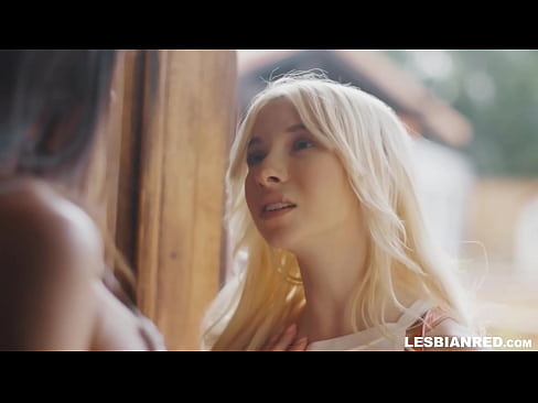 ❤️ Κορίτσι επιστρέφει στο σπίτι μετά από μερικούς μήνες και καταλήγει να τρώει το μουνί της μητριάς της ️ Πορνό βίντεο ❌❤